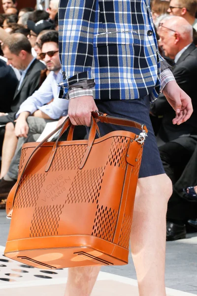 Look 32
